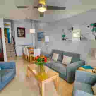 Ona Las Rosas, 5 of 5