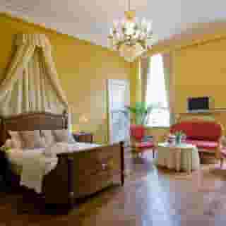 Charme Hancelot, 3 of 5