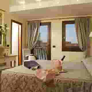 Hotel Carlton Capri, 2 of 5