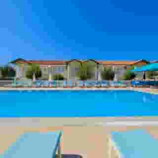 Larimar Suites, 2 of 5