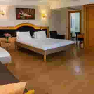 Aprilis Hotel, 4 of 5