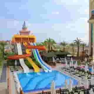 Well Palace Side, 3 of 5