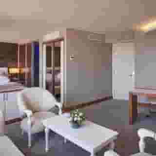 Richmond Istanbul, 2 of 5