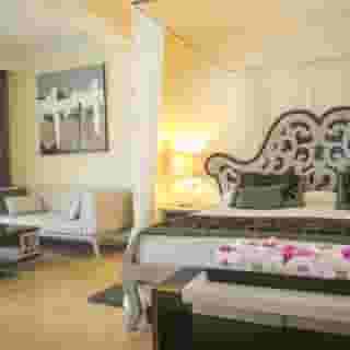 Majestic Colonial Club, 4 of 5