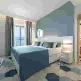 Lloyd's Baia, 5 of 5