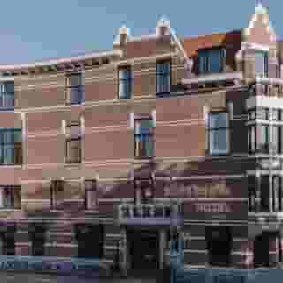 Supernova Hotel, 3 of 5