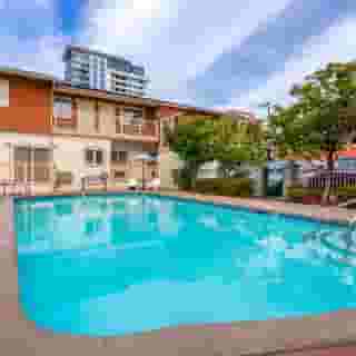 Econo Lodge Inn & Suites N. Vancouver, 1 of 5