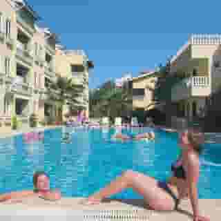 Club Sunset Apartments, 4 of 5