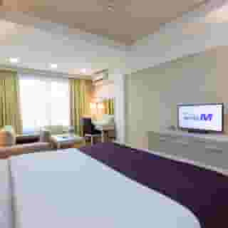 Hotel M, 2 of 5