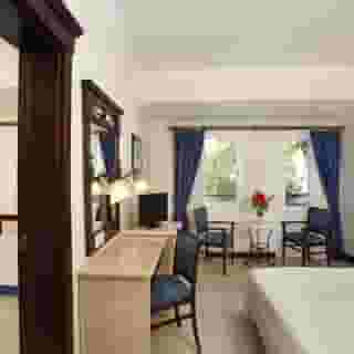 Cactus Mirage Family Club, 3 of 5