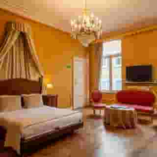 Charme Hancelot, 2 of 5