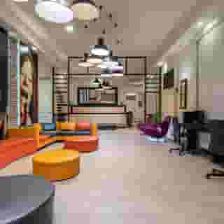 Full Moon Budapest, 2 of 5