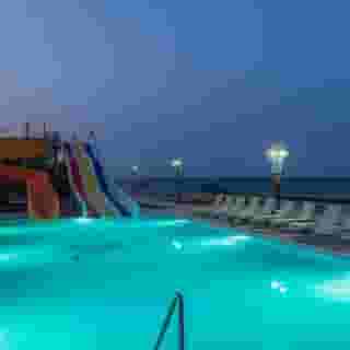 La Mer Hotel, 2 of 5