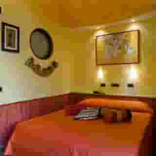 Europeo & Flowers, 1 of 5