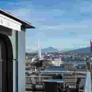 Warwick Geneva, 3 of 5