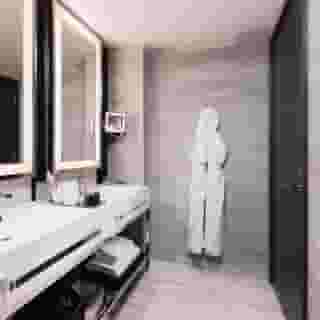 Paradox Hotel Vancouver, 5 of 5