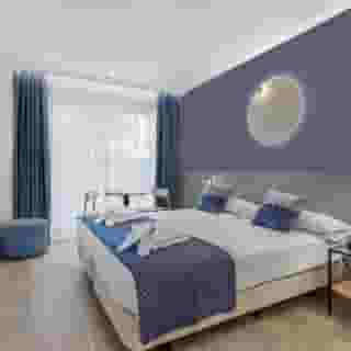 Fergus Style Tobago - Adults Only (16+), 4 of 5