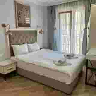 Good Night Hotel, 3 of 5