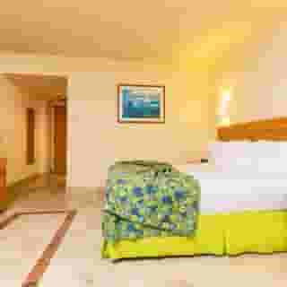 Krystal Vallarta, 4 of 5