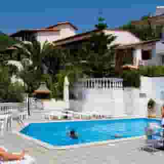 Fengeros Apartments, 2 of 5