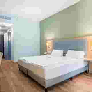 Akeah Verdi Budapest, 4 of 5