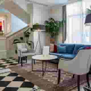 Queen's Court Hotel and Residence, 1 of 5