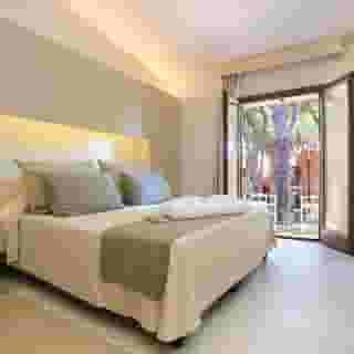 Corte Rosada - Adults Only, 2 of 5