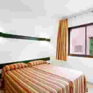 Rosanna Apartments, 3 of 5