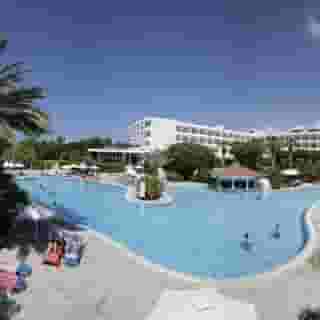 Avanti Hotel, 2 of 5