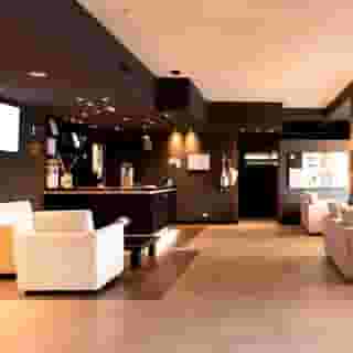 Hotel King, 2 of 5