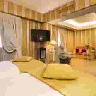 Antares Rubens, 2 of 5