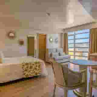 Ona Palmira Paguera, 4 of 5