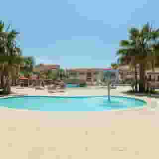 Crown Resort Henipa, 2 of 5