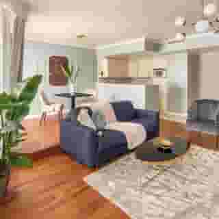 Queen's Court Hotel and Residence, 3 of 5