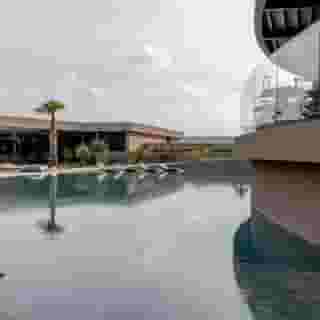 Pnoe Breathing Life, 1 of 5