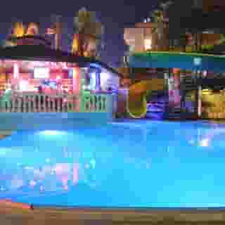 Maxwell Suites, 2 of 5