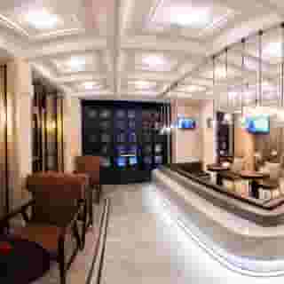 Maroon Hotel TomTom, 3 of 5