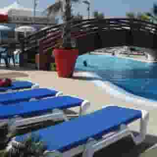 La Isla Resort, 2 of 5