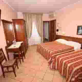 Hotel Marisa, 3 of 5