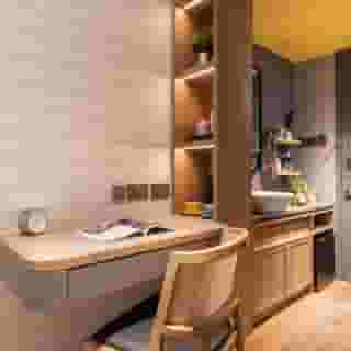 Dash Living on Hollywood, 4 of 5