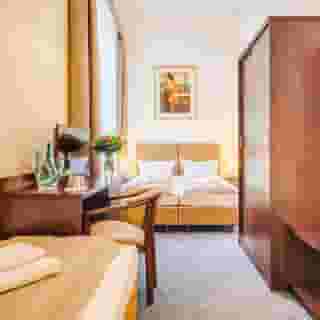 Upper Room Hotel, 4 of 5