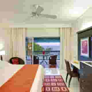 Crystal Cove by Elegant Hotels, 3 of 5