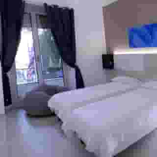 Hotel Mac Mahon, 2 of 5