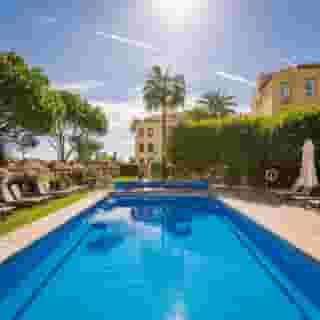 Macdonald Dona Lola, 2 of 5