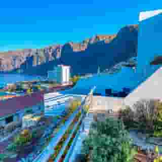 Ona Las Rosas, 2 of 5