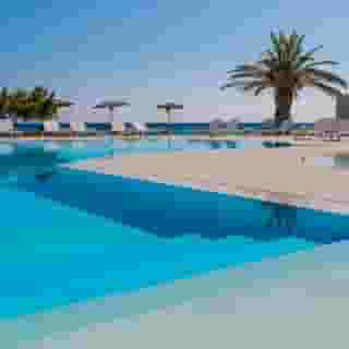 Bay Hotel And Suites, 2 of 5