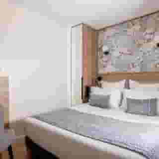 Hotel Theoreme, 3 of 5