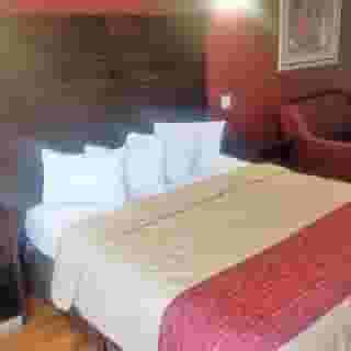 Red Roof Inn & Suites Houston - Hobby Airport, 2 of 5