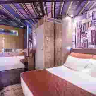 Apostrophe Hotel, 2 of 5