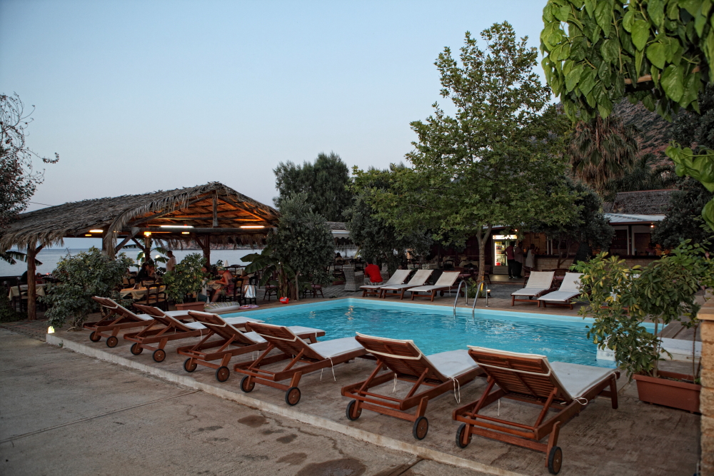 Niriides beach hotel крит